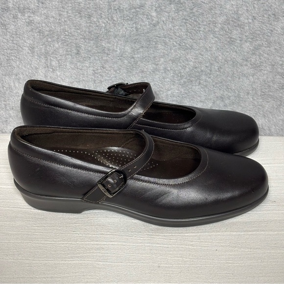 SAS NWOT Maria Comfort Mary Jane Buckle Flats Shoes-Brown Leather-Women 8 Narrow - Picture 1 of 10